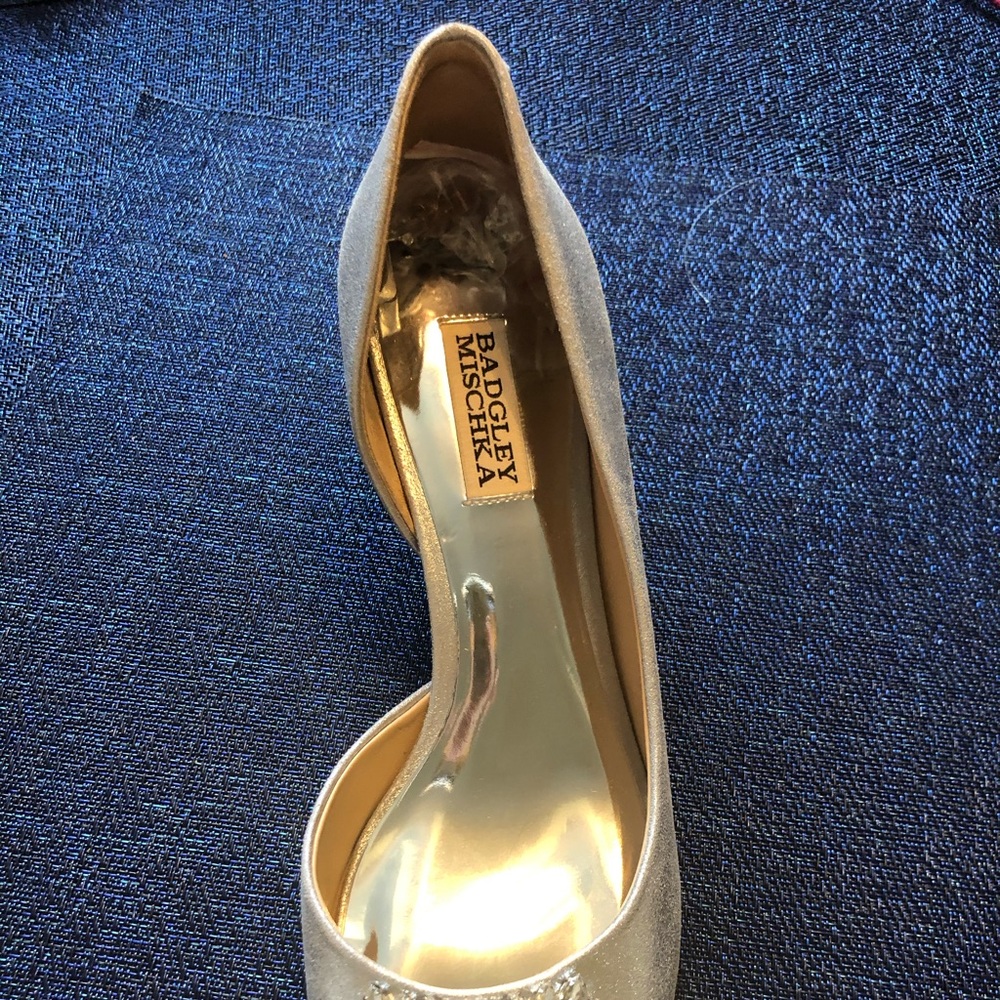 Beautiful silver kitten heal worn once
